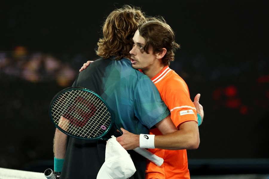 De Minaur lost in five sets